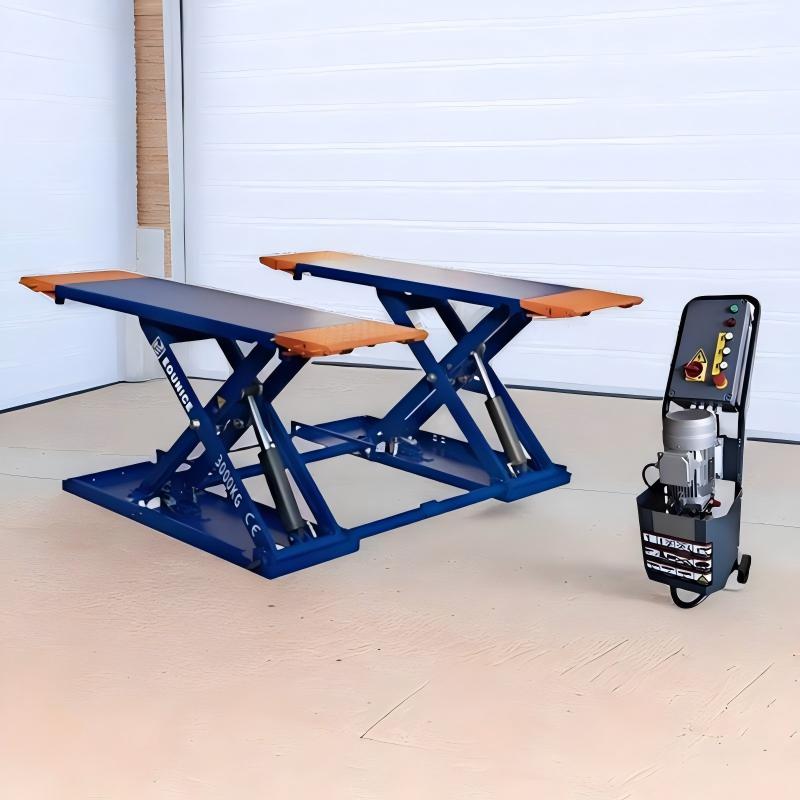 Detail of the locking mechanism on the Eounice 3.0-ton mobile scissor car lift's extendable platforms, ensuring vehicle stability.